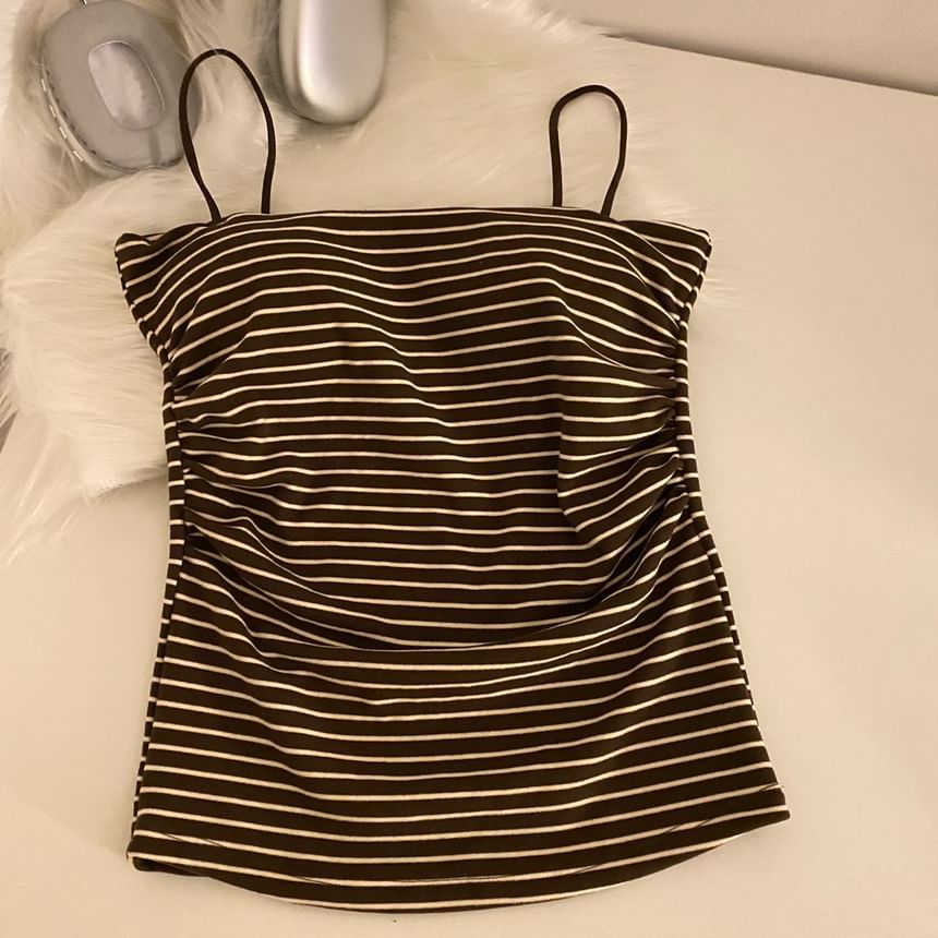 Edise - Gestreepte gewatteerde, geplooide gebreide crop top