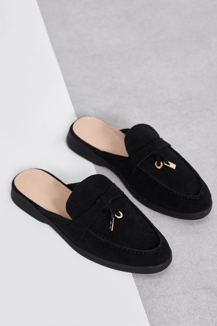 Mocassin en velours noir ouvert