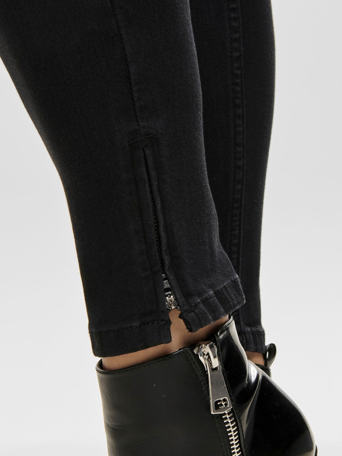 ONLY CARMAKOMA Skinny-fit-Jeans »CARKARLA REG SK ANKLE ZIP JNS« mit Reissverschluss am Beinabschluss