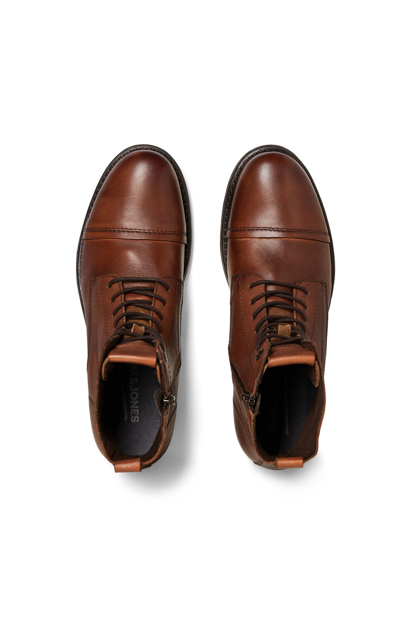 Bota de couro com cadarços