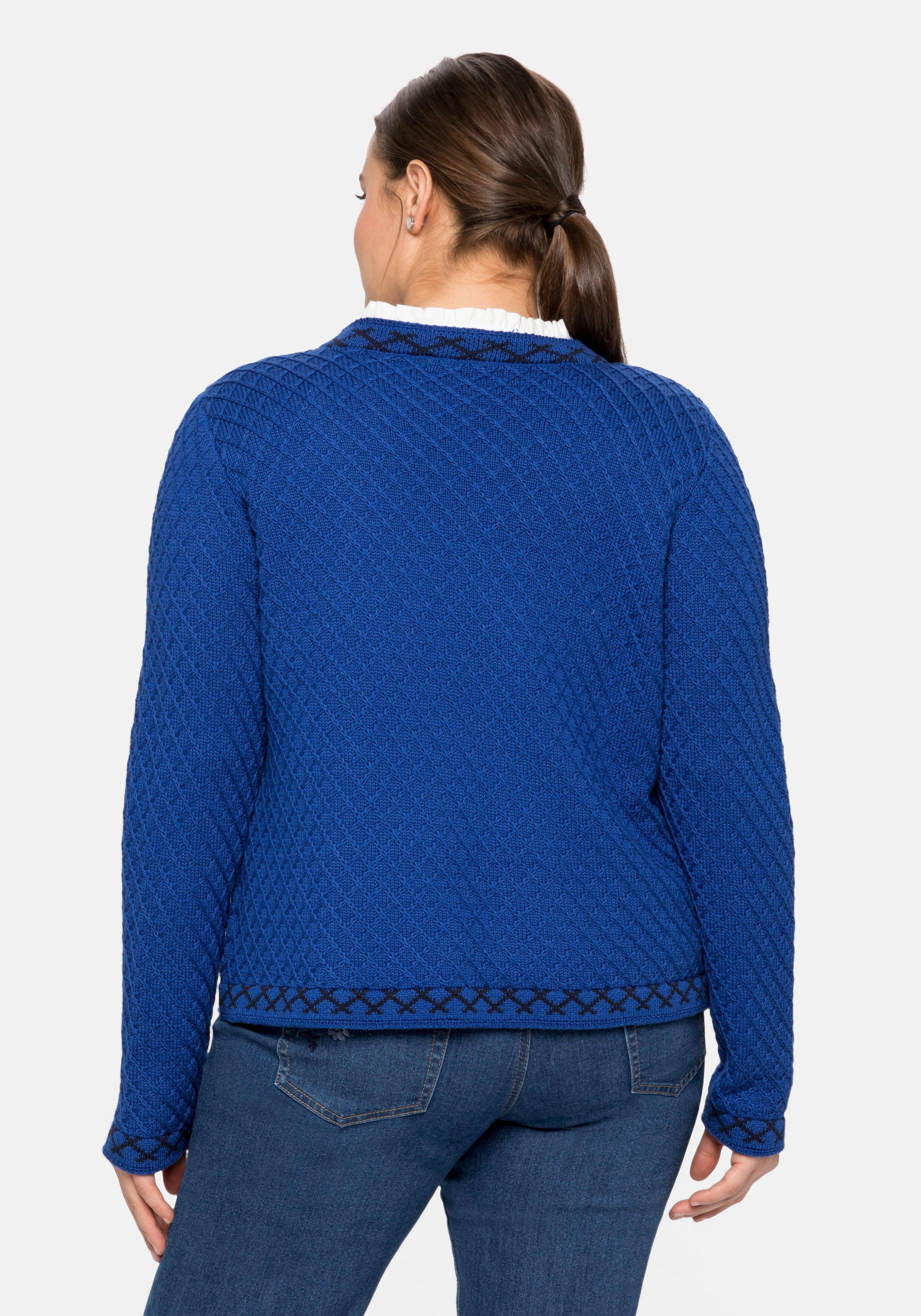 Kurze Trachten-Strickjacke mit Zierborte