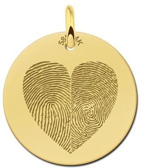 Gouden ronde hanger met twee vingerafdrukken in hart