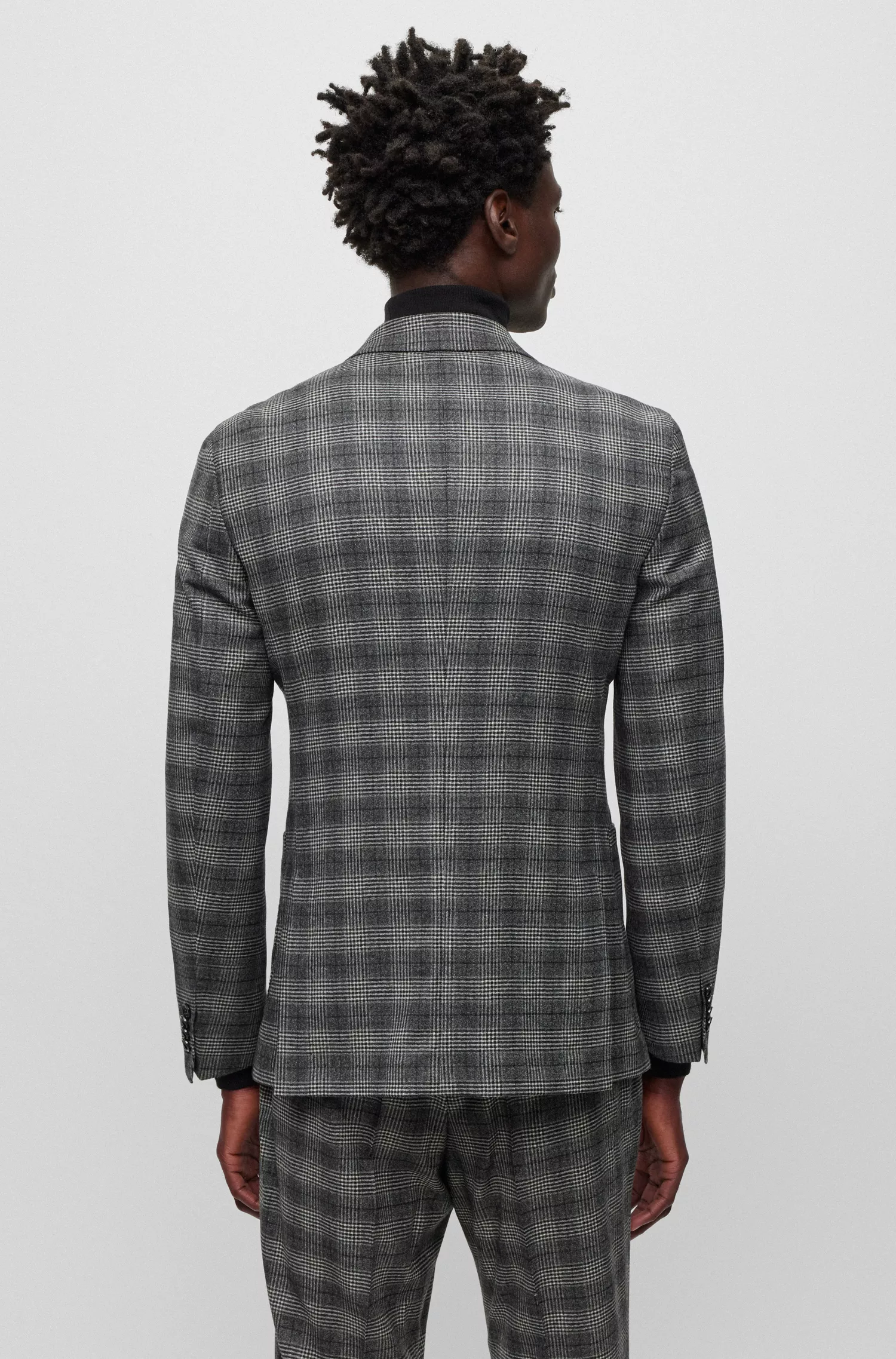 Terno BOSS preto slim fit em lã elástica xadrez.