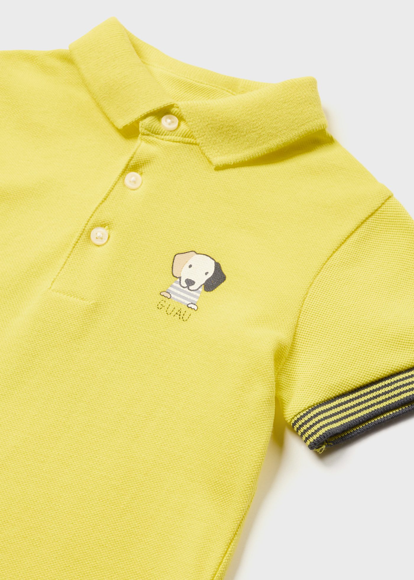 Camisa polo infantil de manga curta com estampa.