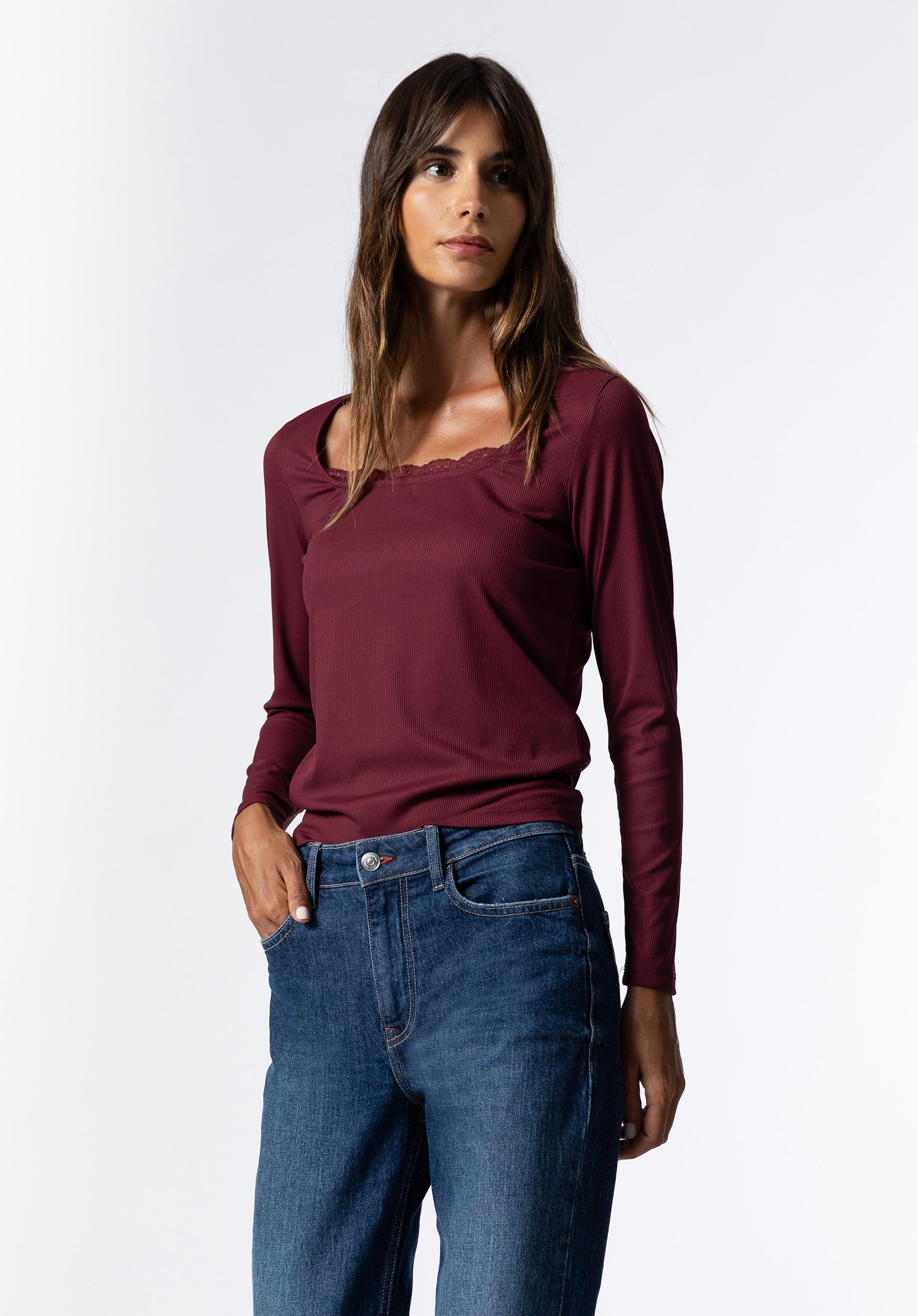 T-shirt Canelada com Renda