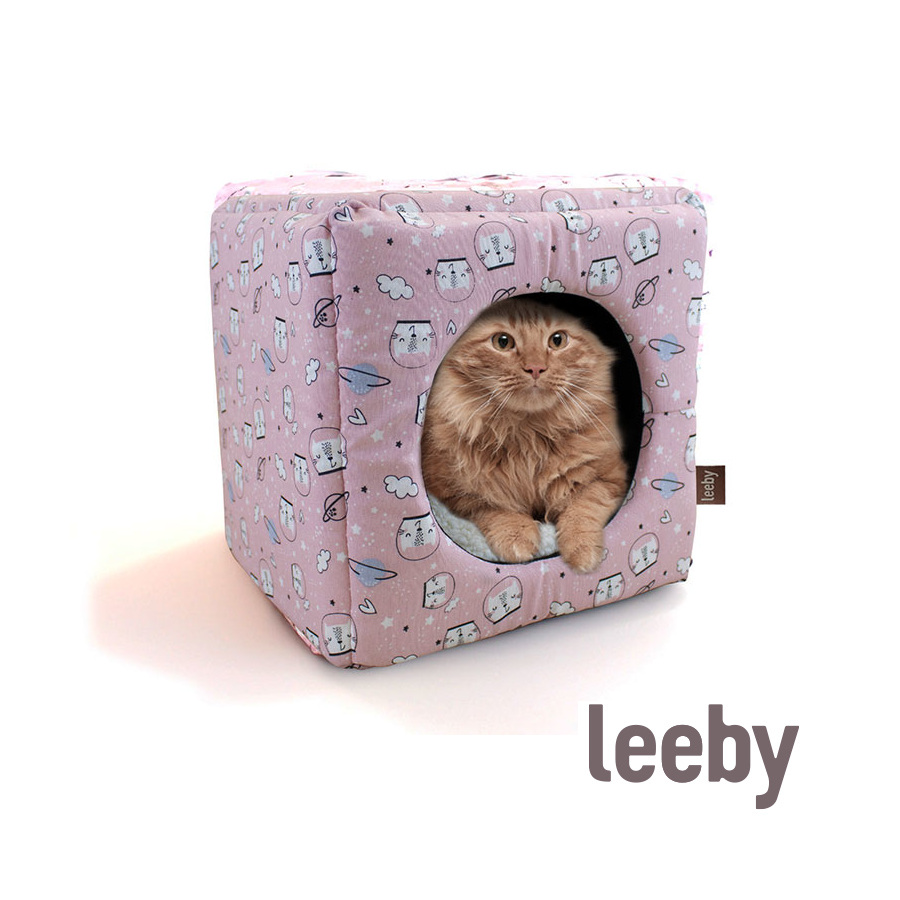 Cama em forma de caverna com estampa de quadrinhos rosa da Leeby para gatos.