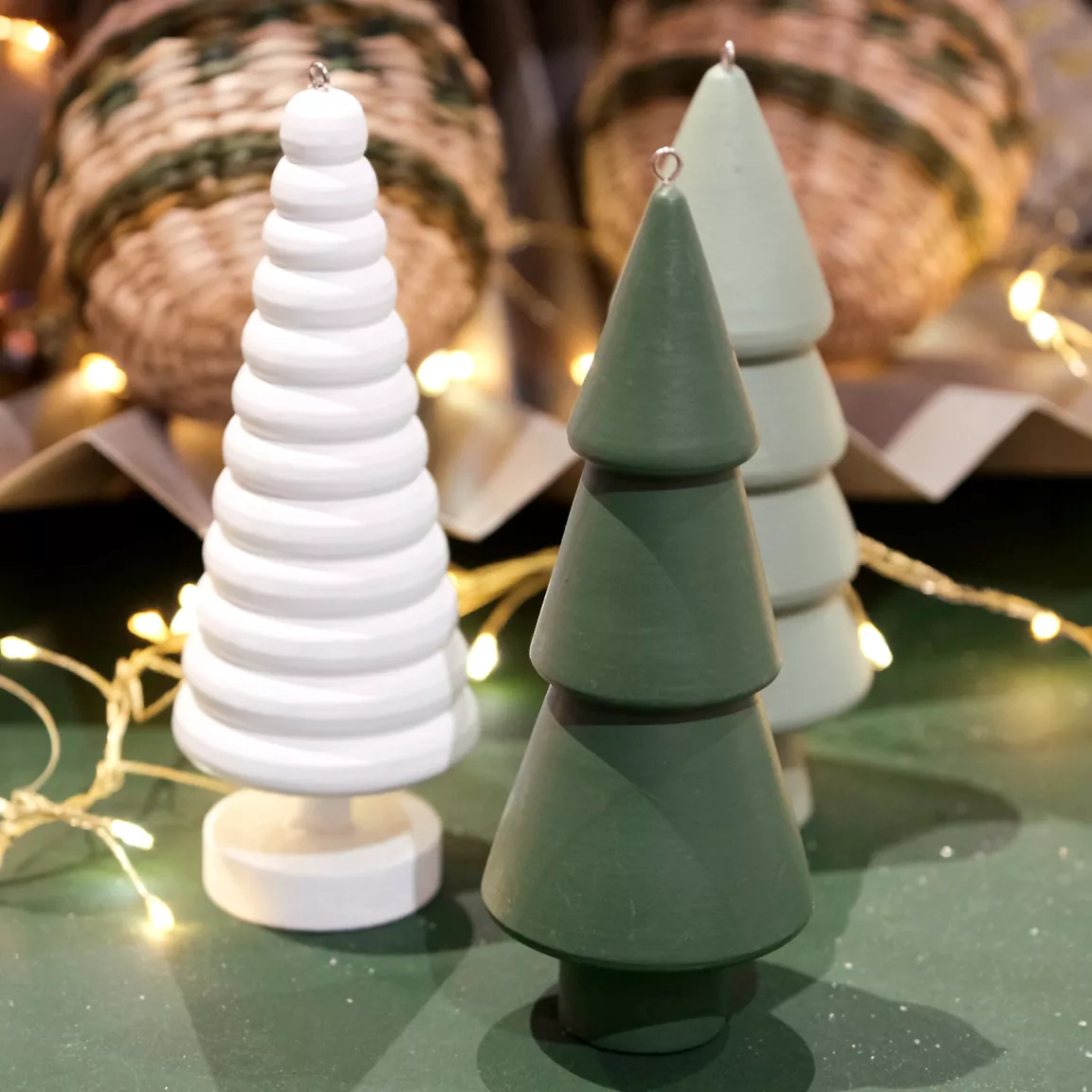 Sapin à suspendre en bois (H15 cm) Harmonie Vert romarin