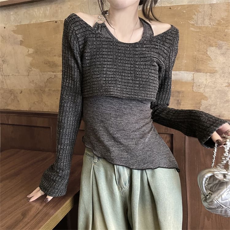 Allinya - Set: Uitlopende, geribbelde crop top met mouwen + asymmetrische haltertop