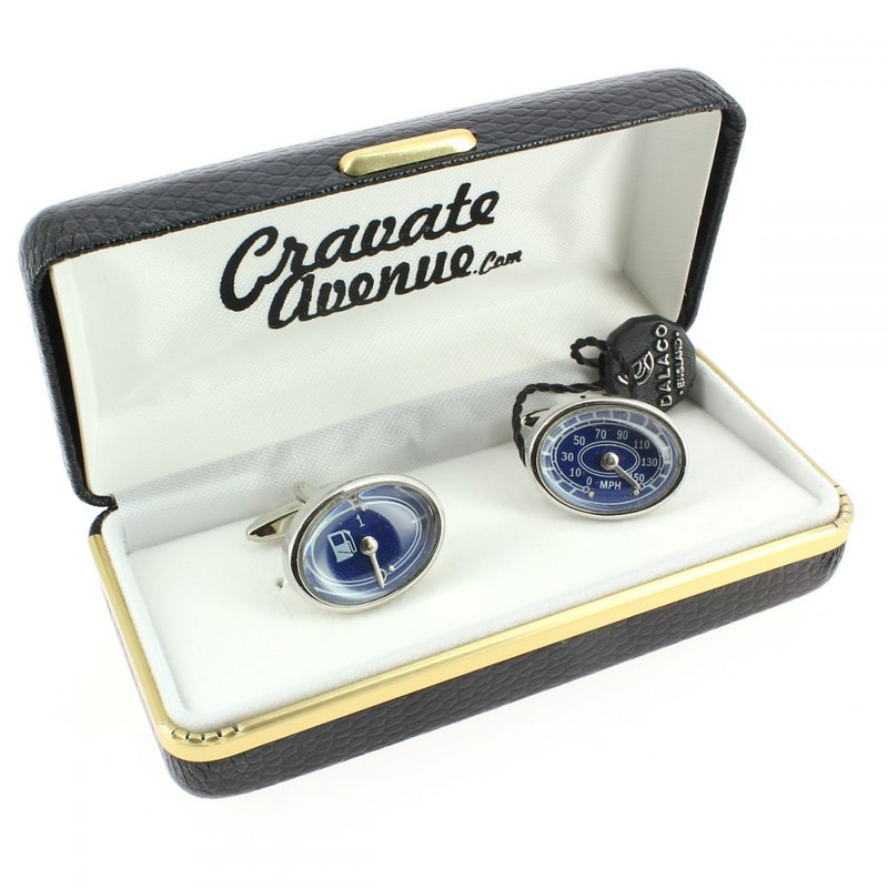 Boutons de manchette, jauge de carburant et compteur