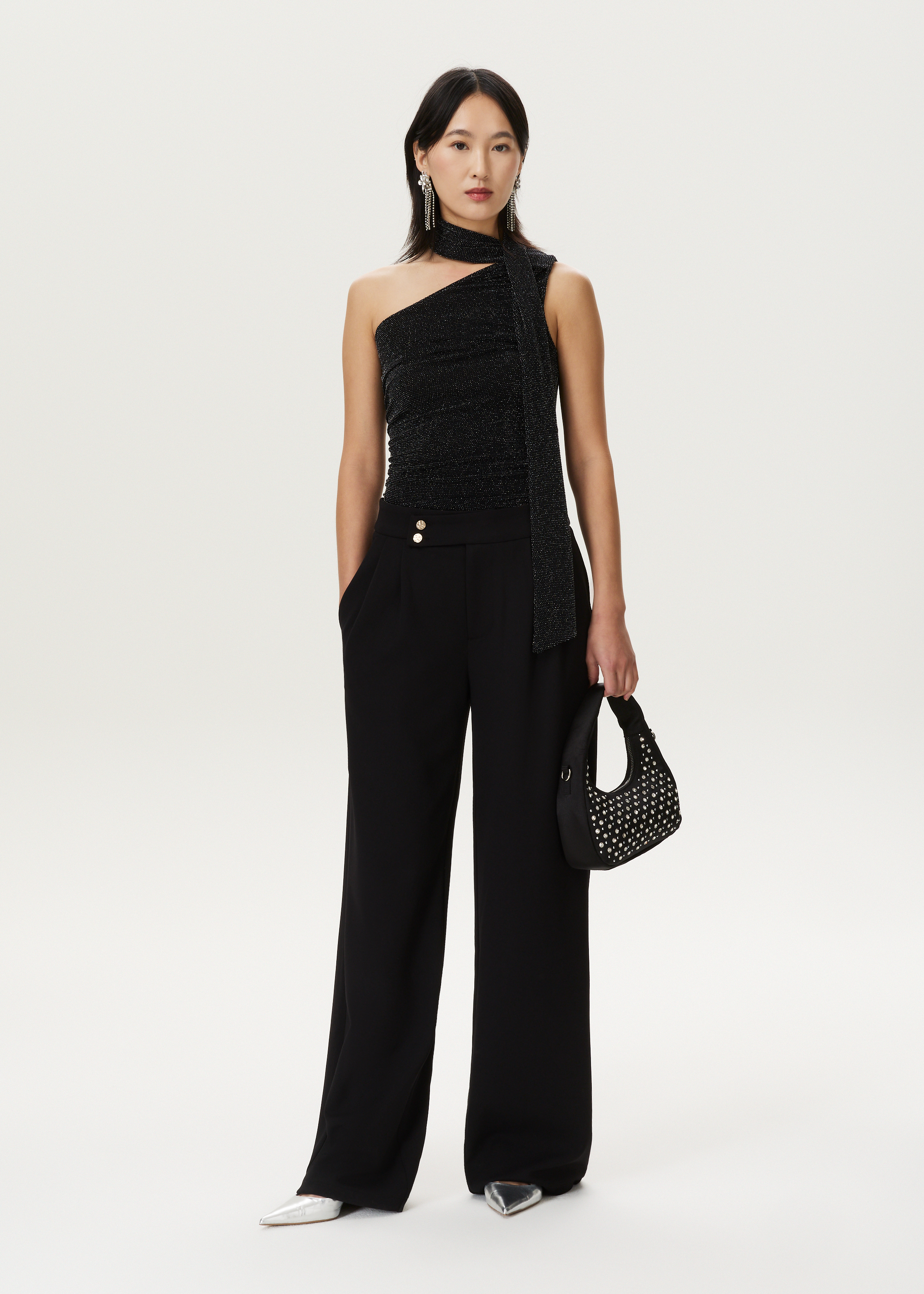 One-shoulder lurex top met scarf