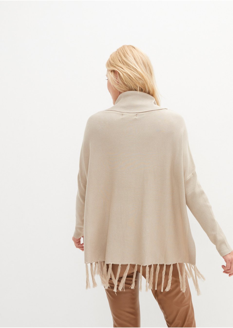 Pull avec franges à la base