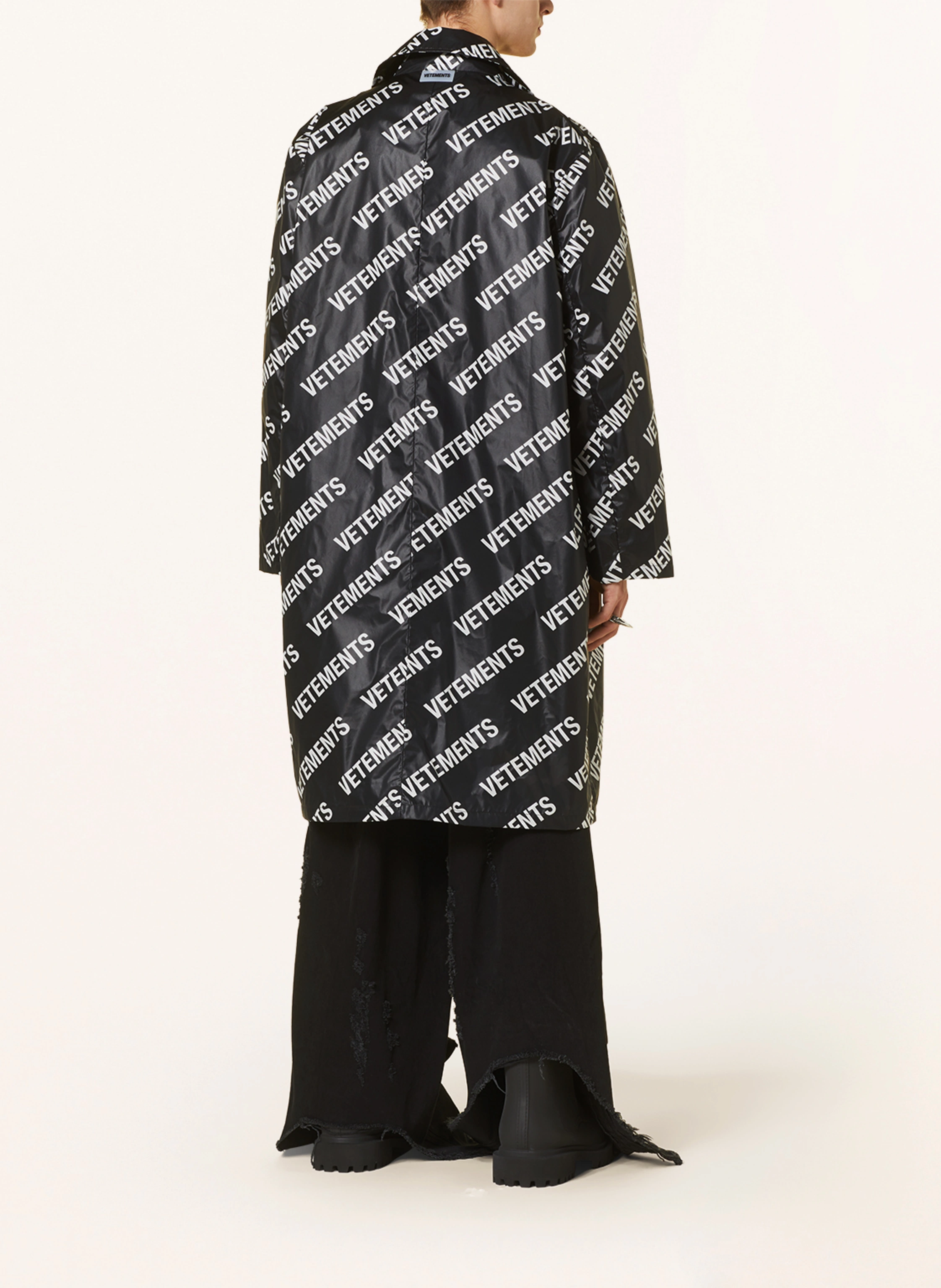 VETEMENTS Mantel