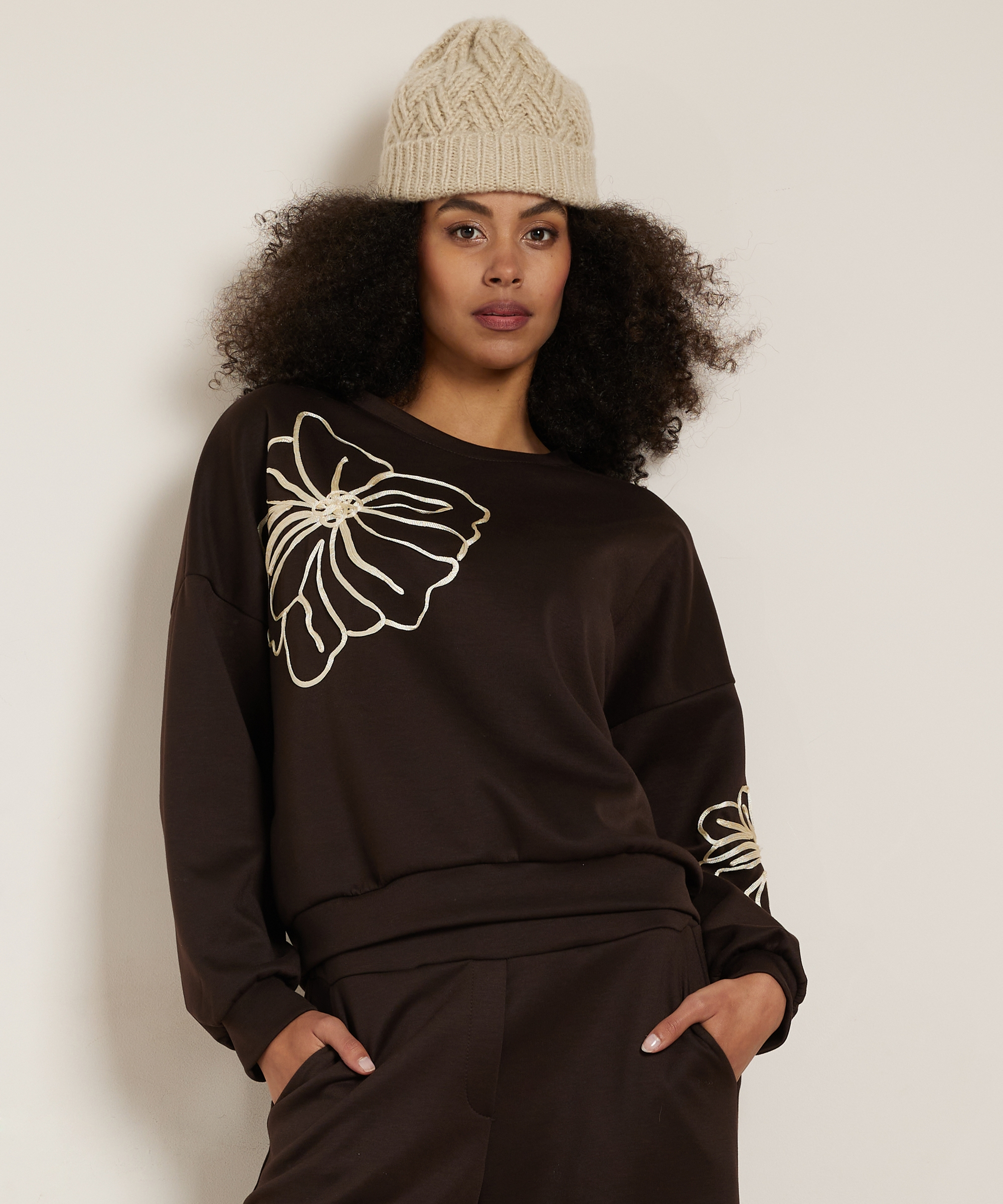 trui met bloem embroidery