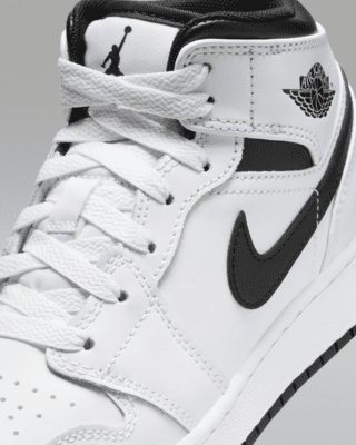 Air Jordan 1 Mid Older Kids' Shoes