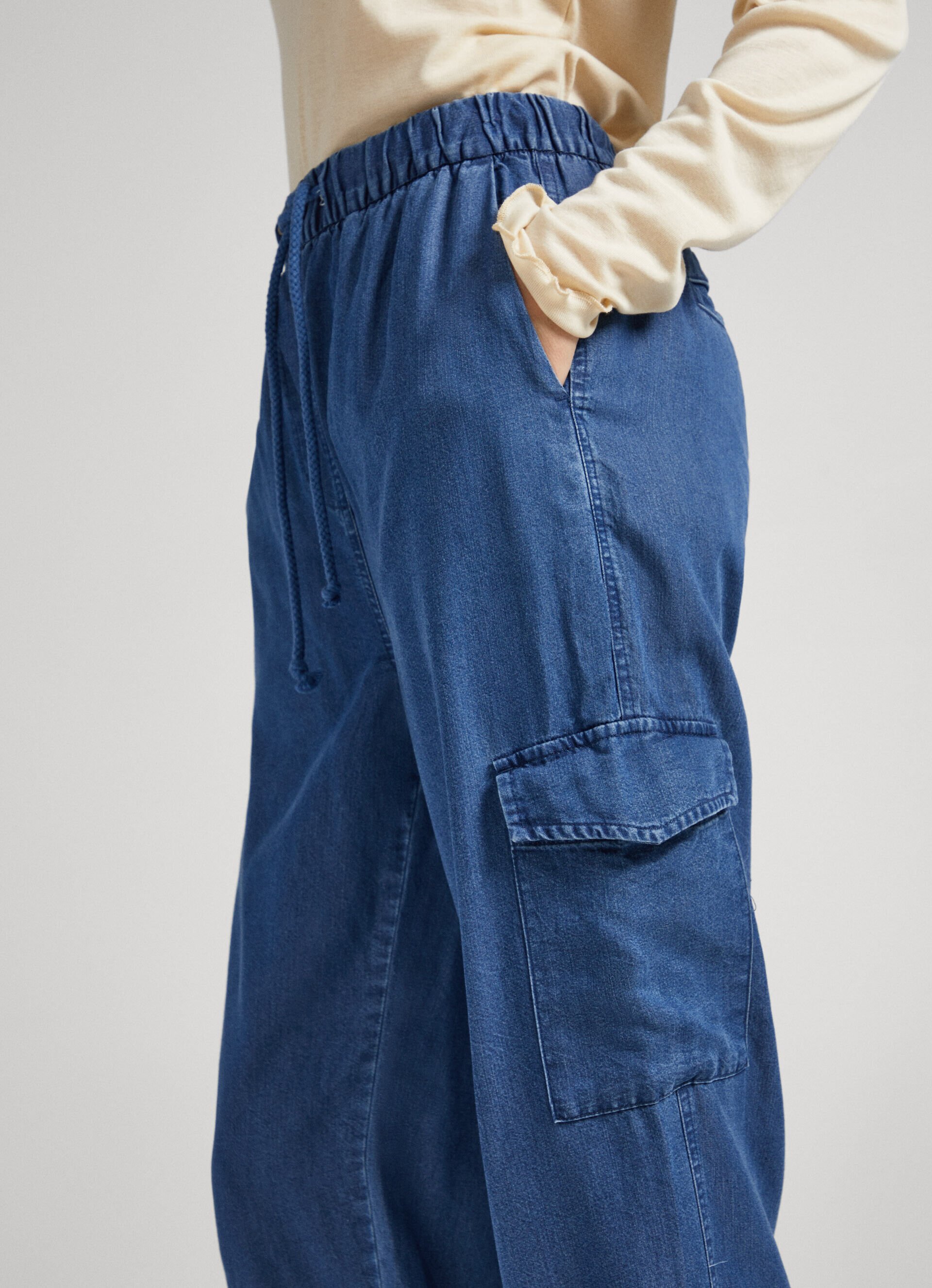 Calça cargo em chambray - azul chambray