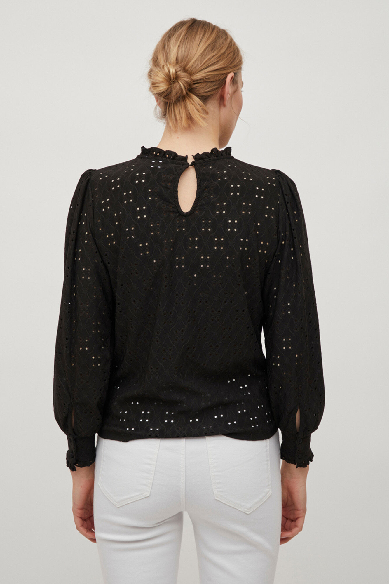 Blusa bordada - Preta