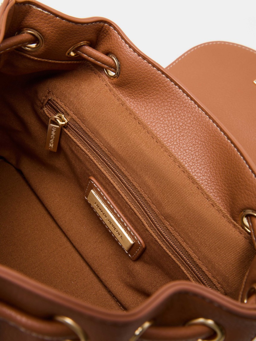 Mini mochila com aplique metálico