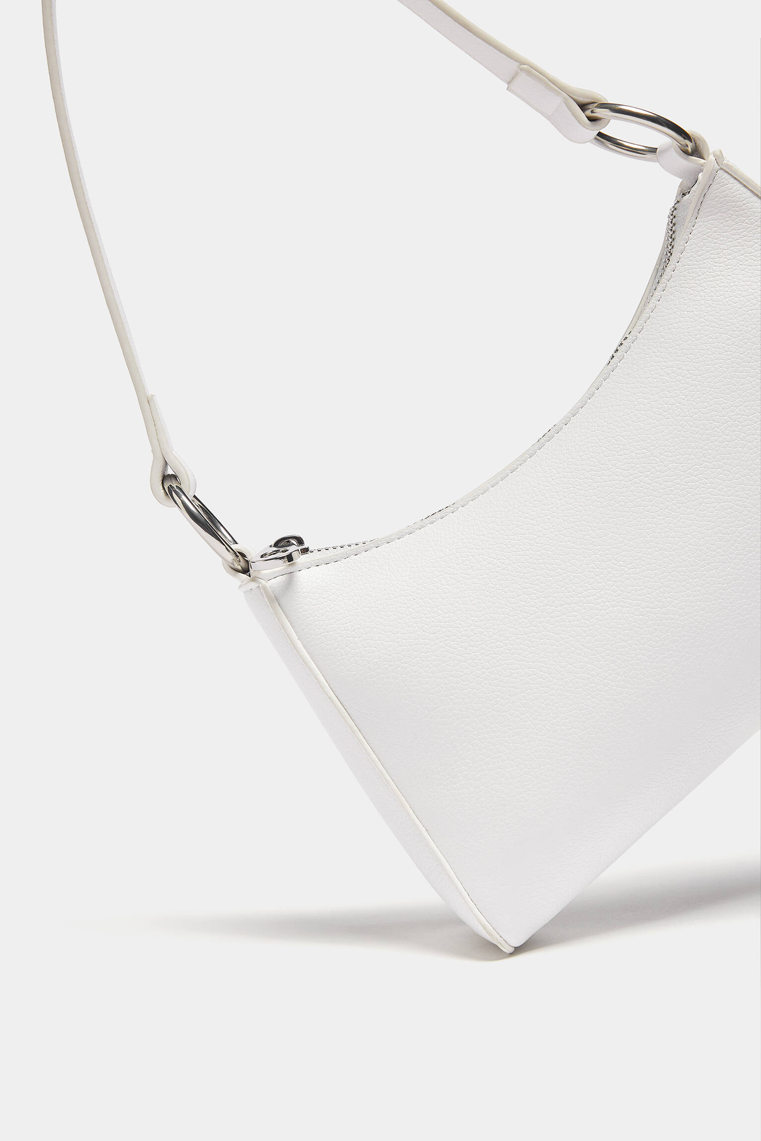 Bolsa de ombro com argolas - branca