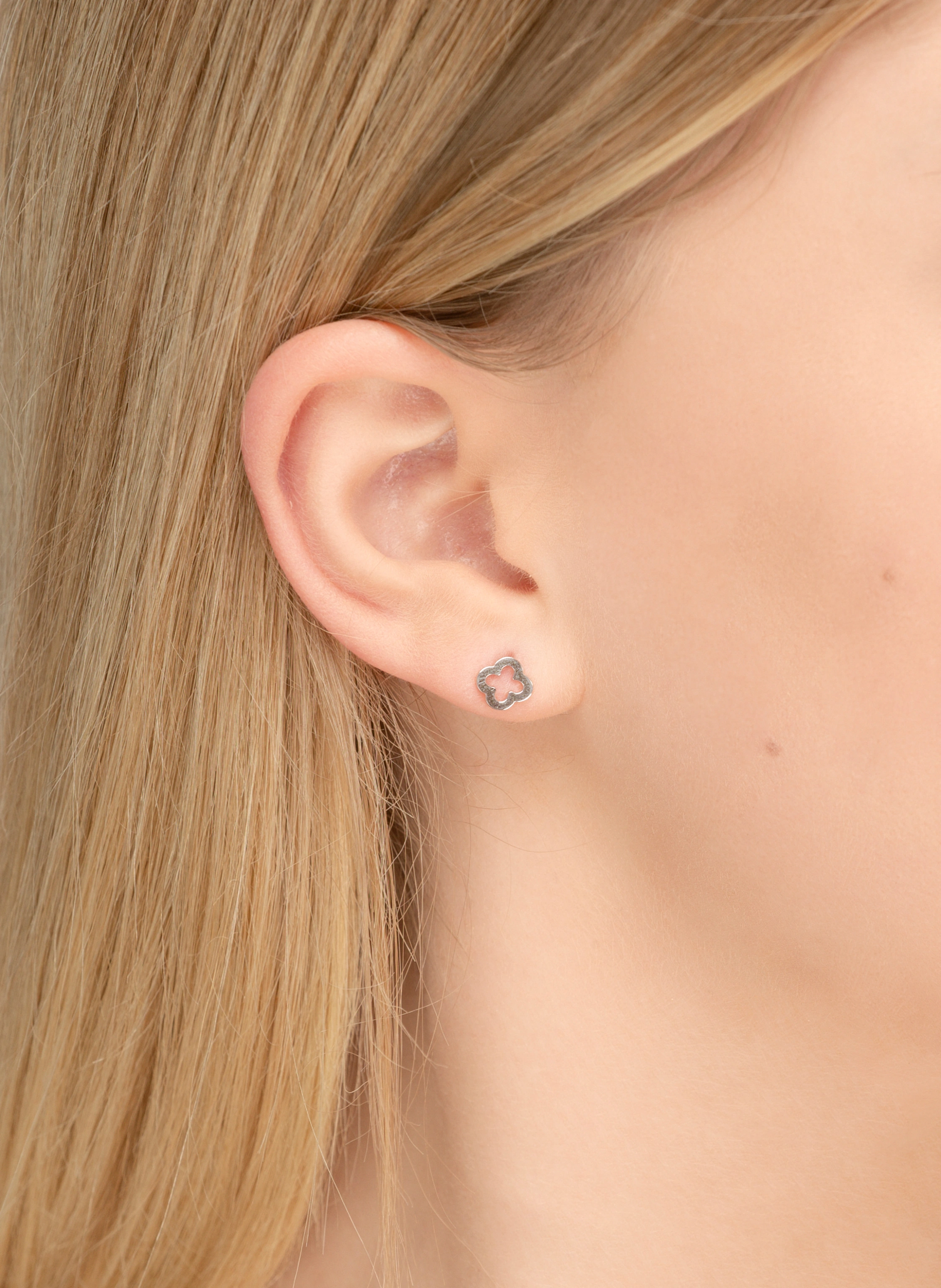 Leaf Ohrstecker CLOVER aus 14 Karat Weißgold