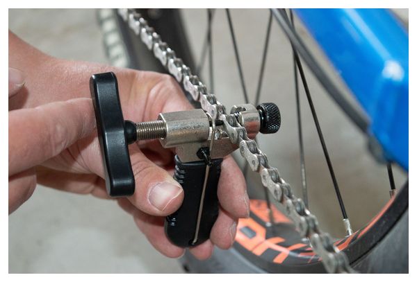 Kit chaine vélo : 1x outil de réparation chaîne vélo   1x set de nettoyage chaîne vélo   1x clé allen étoile
