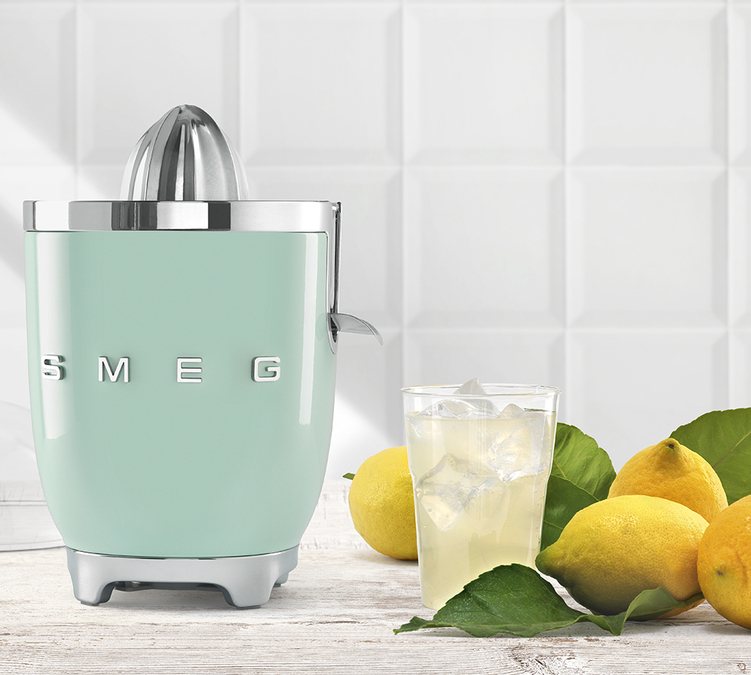 Presse-Agrumes CJF11PGEU Vert d'eau - SMEG