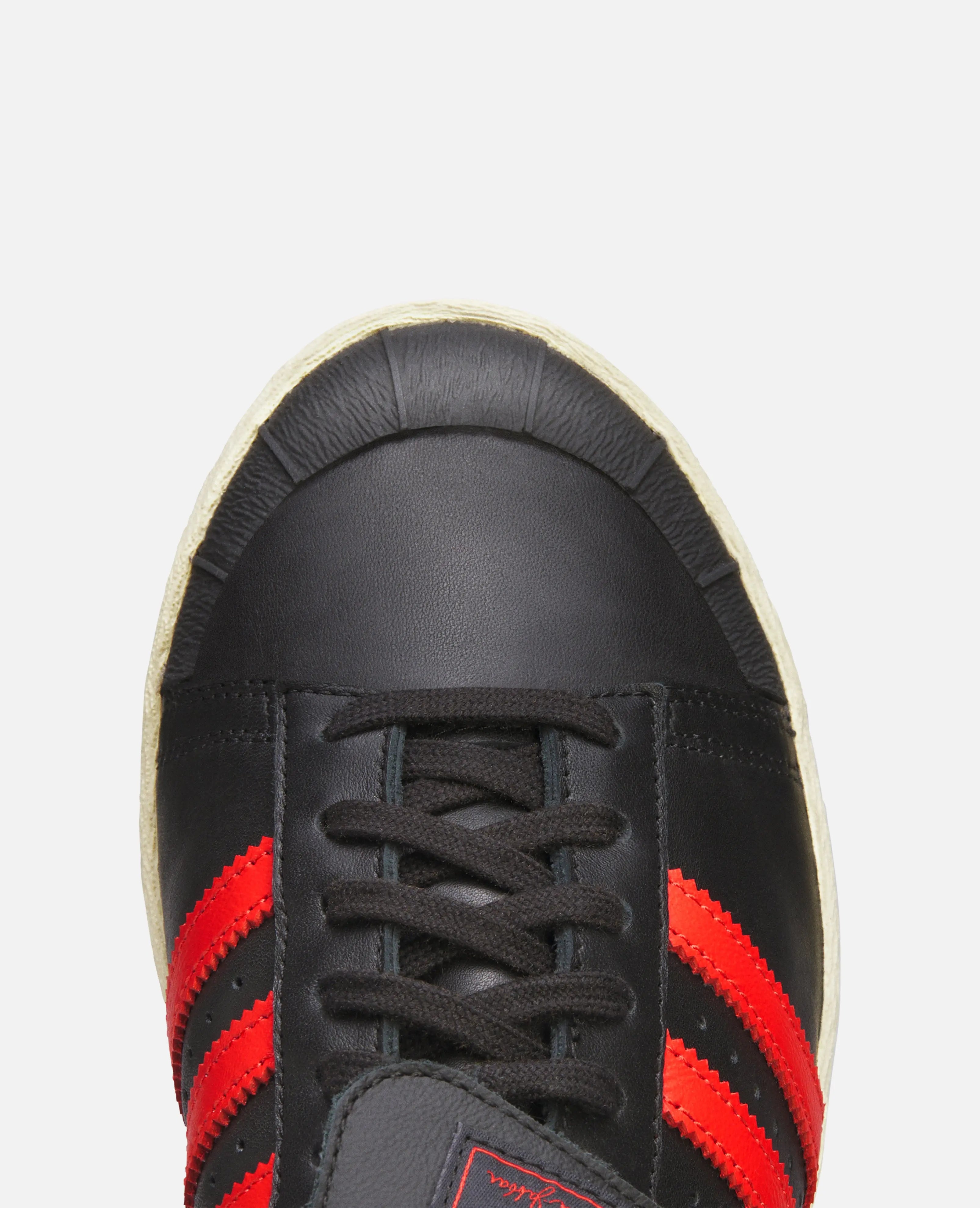 adidas Chavarria Jabbar Low (Core Black/Core Black/Red)