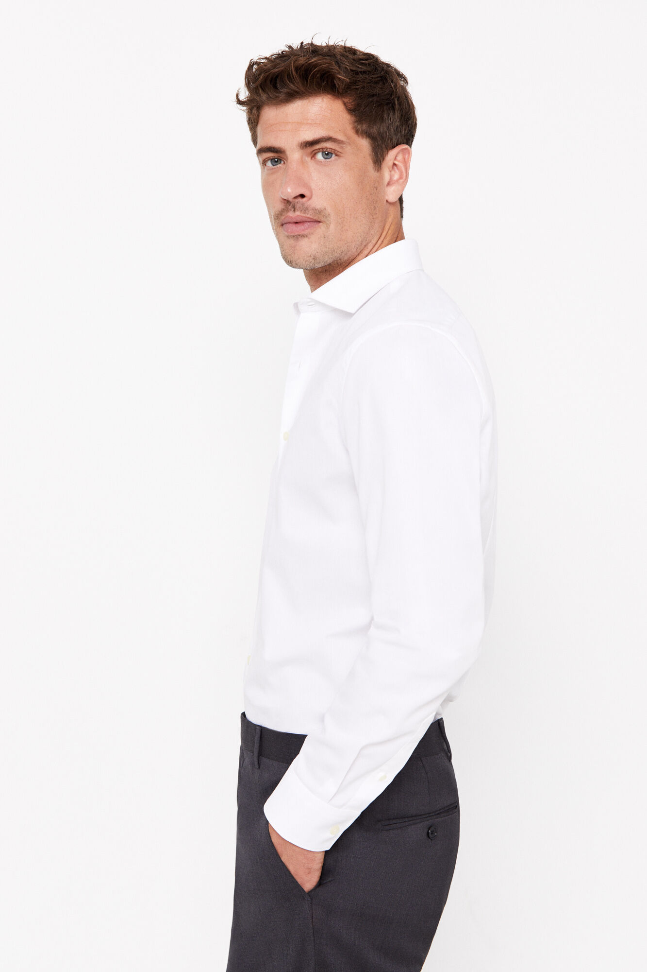 Camisa social slim fit estilo otomano de fácil aparar