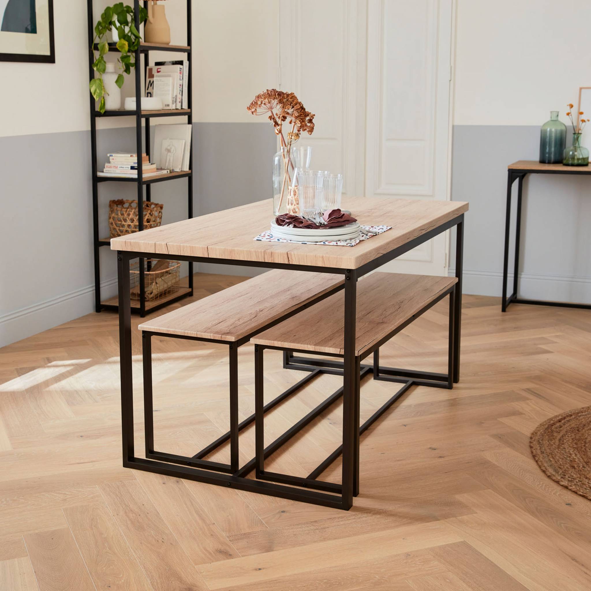 Set loft table rectangulaire en acier noir l140x l80 x h75cm. 2 bancs de l120x l35x h46cm. 4 places