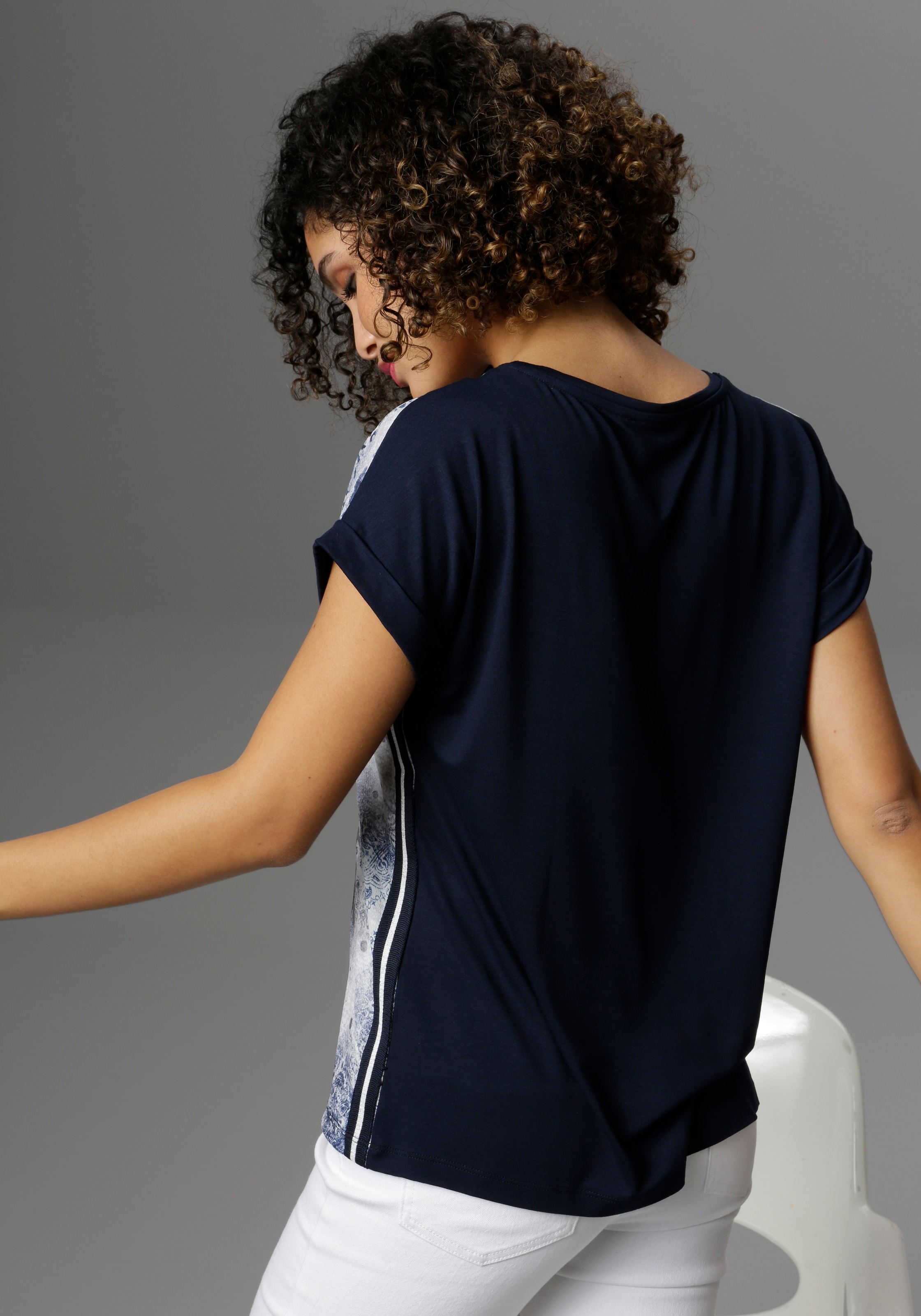 Aniston SELECTED Blusenshirt , mit seitlichen Galonstreifen und Glitzersteinchen