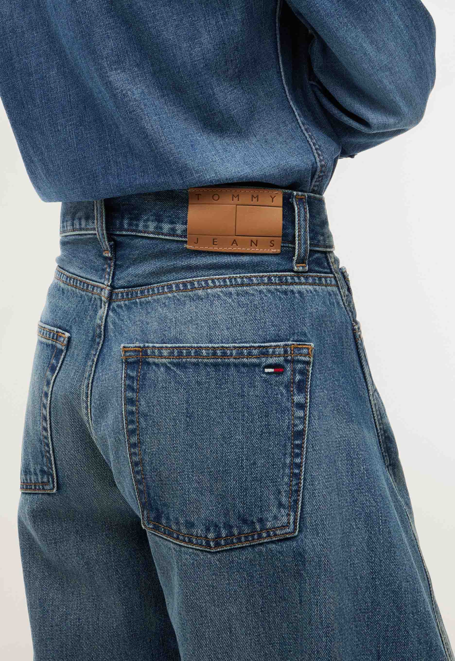 Tommy Jeans Ella Twisted Seam Barrel Jeans