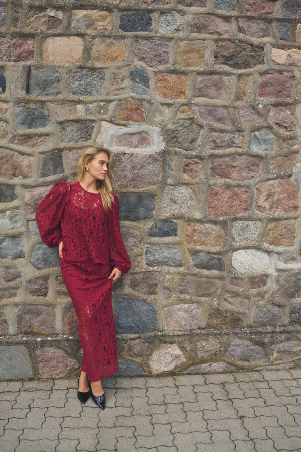 Kaffe KAlanice Lace Skirt Rumba red