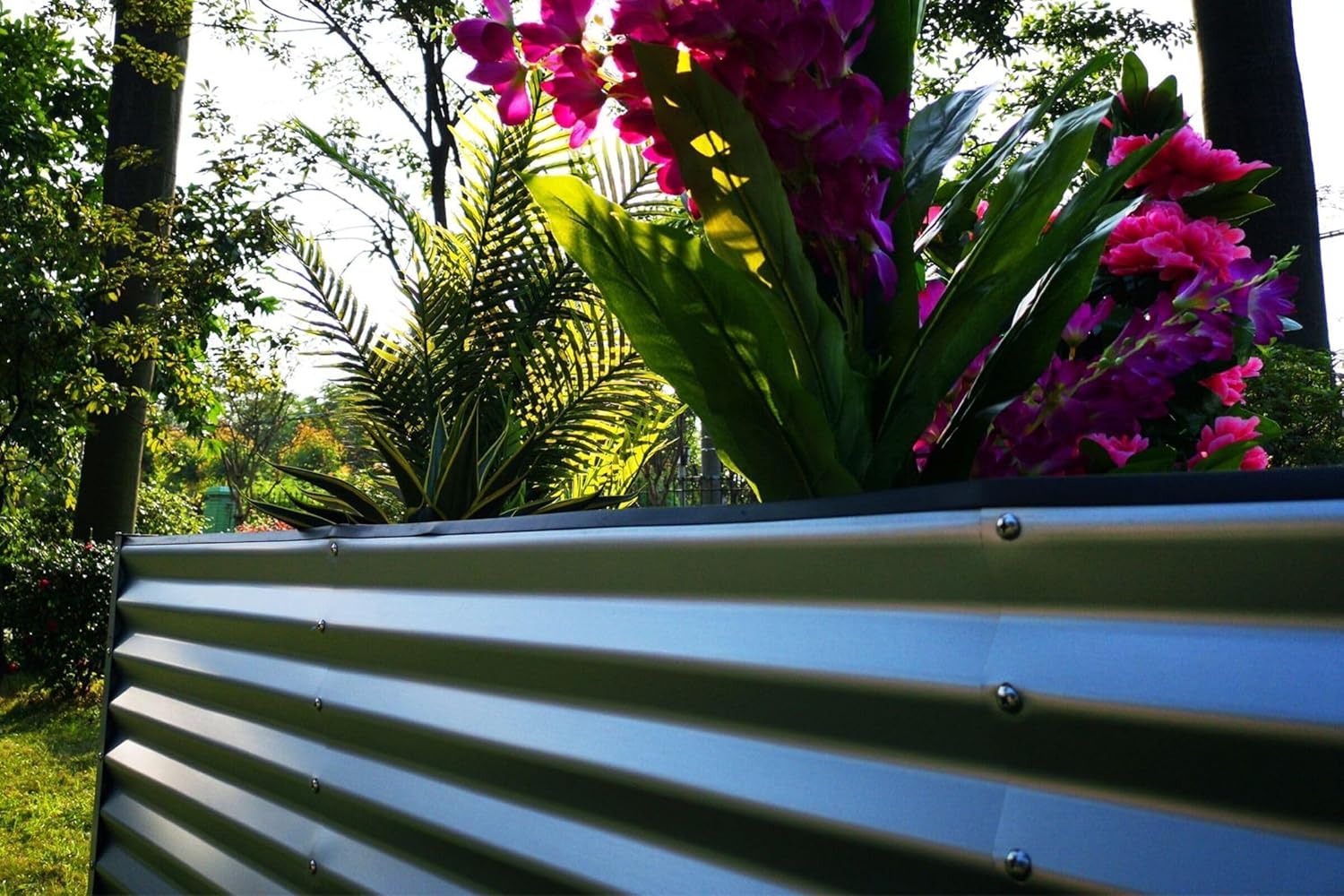 OUTFLEXX Eck-Hochbeet in Silber, Zincalume, 270x270x90x84cm, Gemüsebeet Blumenbeet aus Metall für Garten & Balkon