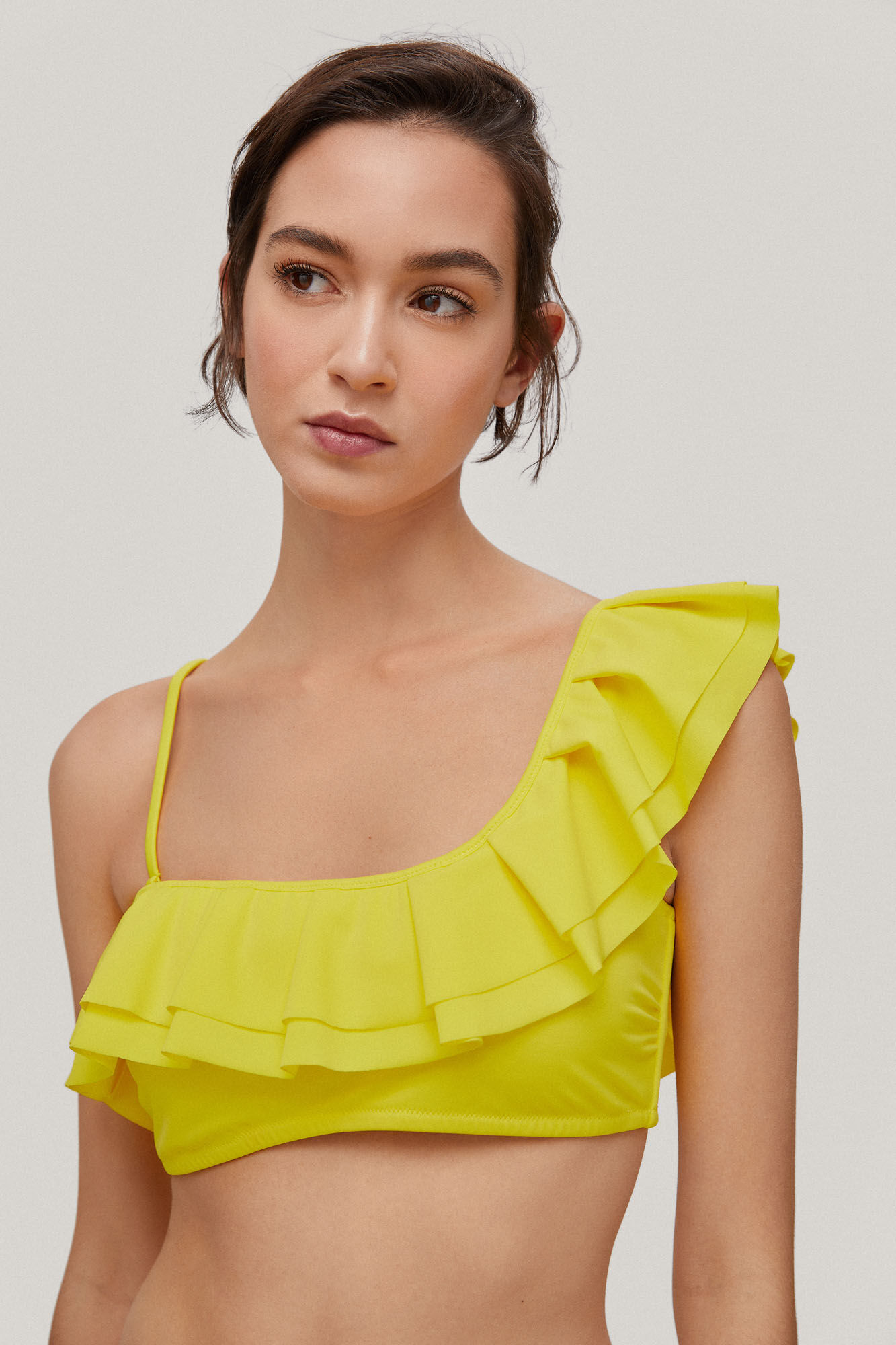 Top de biquíni assimétrico com babados - Amarelo