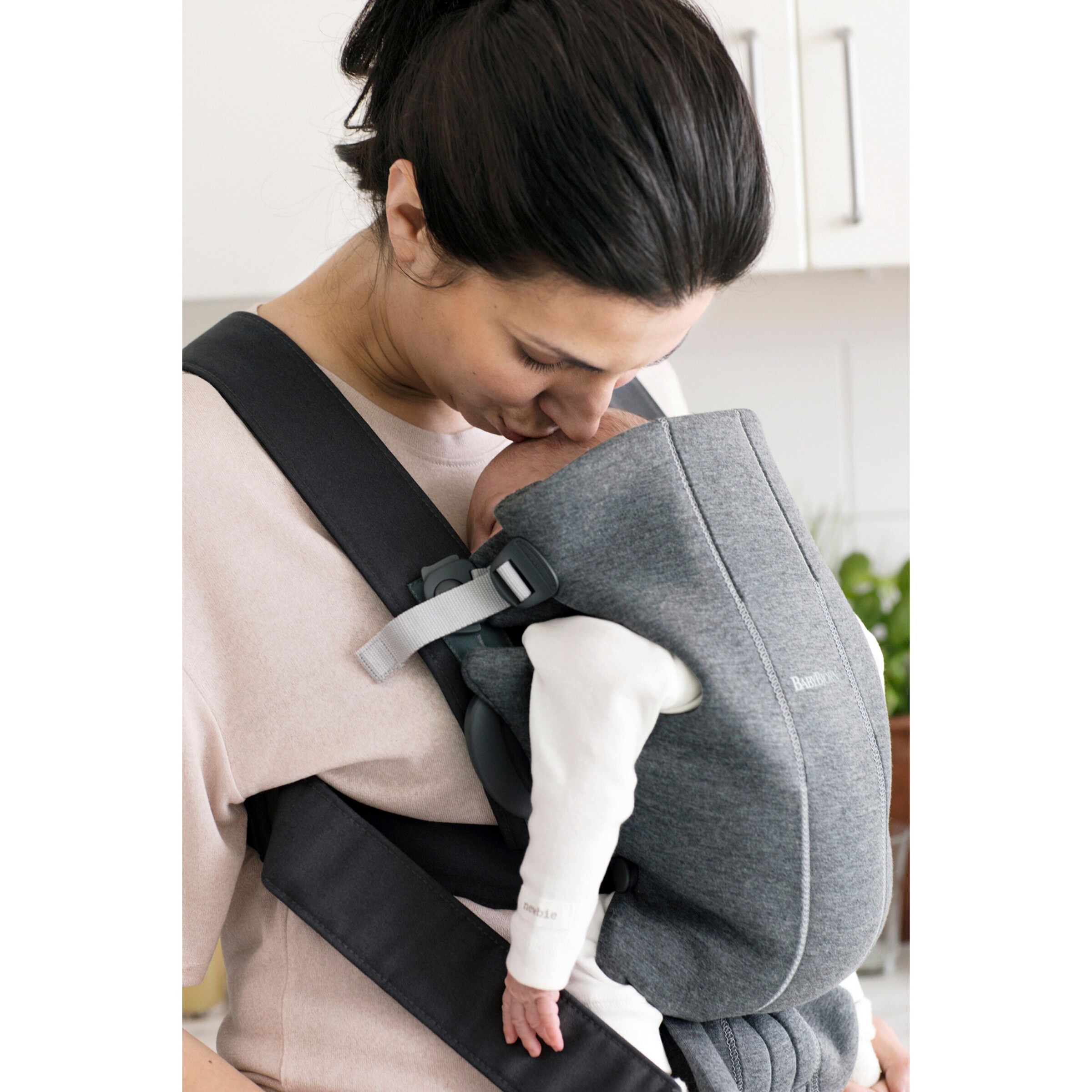 BabyBjörn Babytrage Mini 3D Jersey Dark Grey
