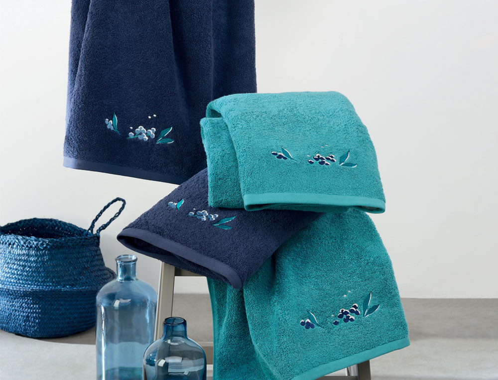 Drap de bain brodé-Baies célestes brodé