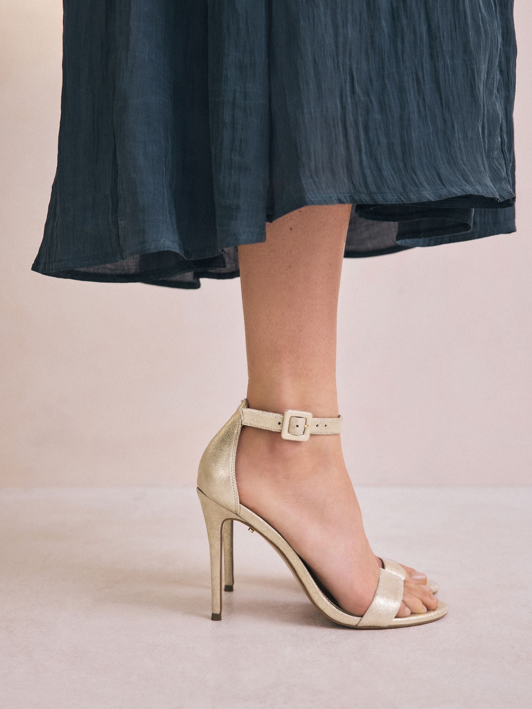 Goud - Signature Premium leren sandalen met hoge ronde neus