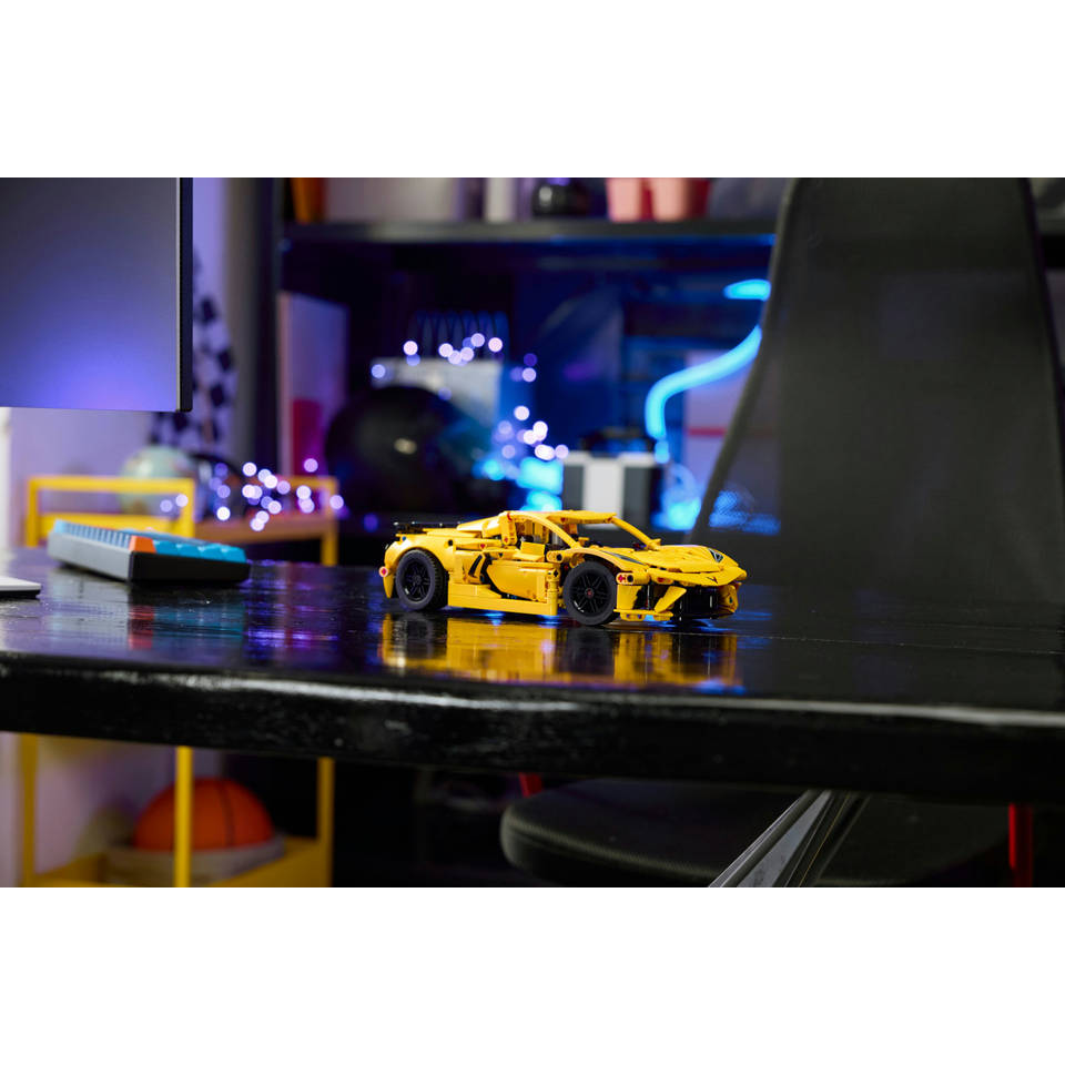 LEGO Technic Chevrolet Corvette Stingray 42205