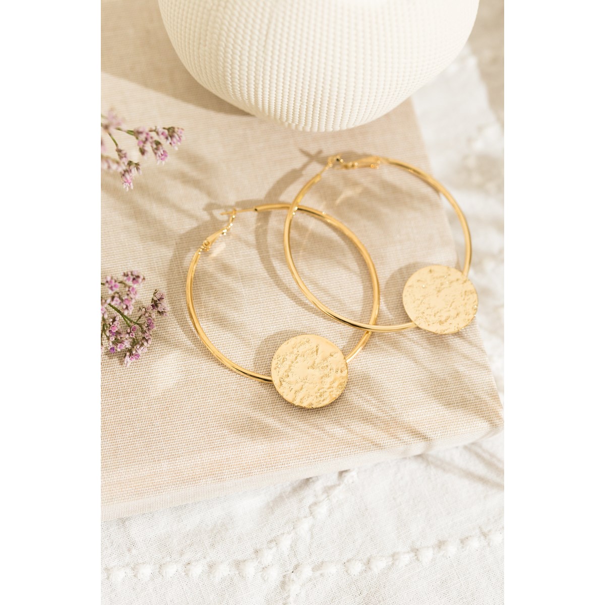 boucles d'oreilles créoles ronds martelés doré à l'or fin - HESTIA