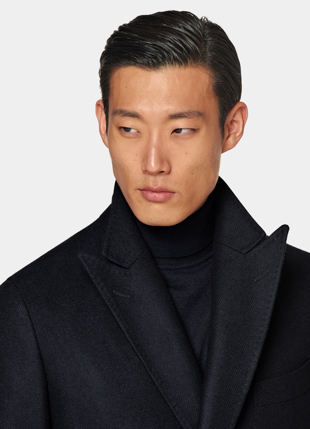 Manteau ceinturé bleu marine à chevrons