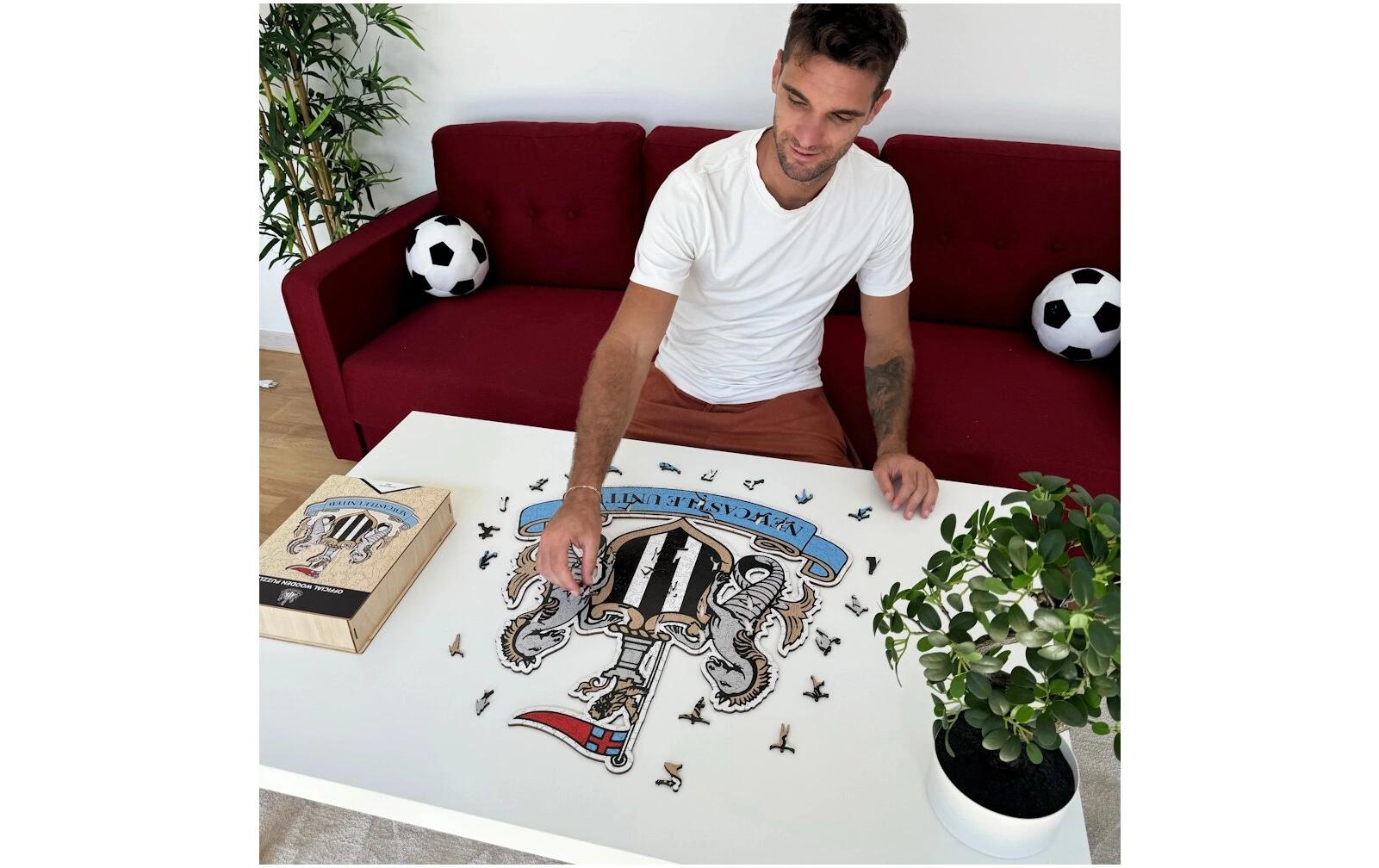 Newcastle United FC – LogoOffiziell lizenziertes Holzpuzzle, Grösse M