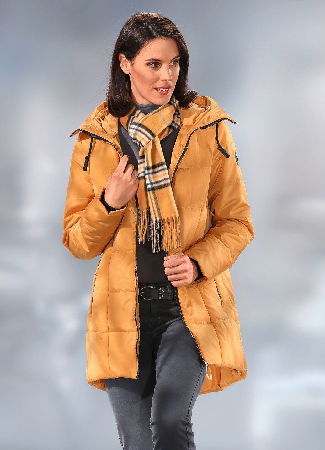 Longjacke mit fester Kapuze