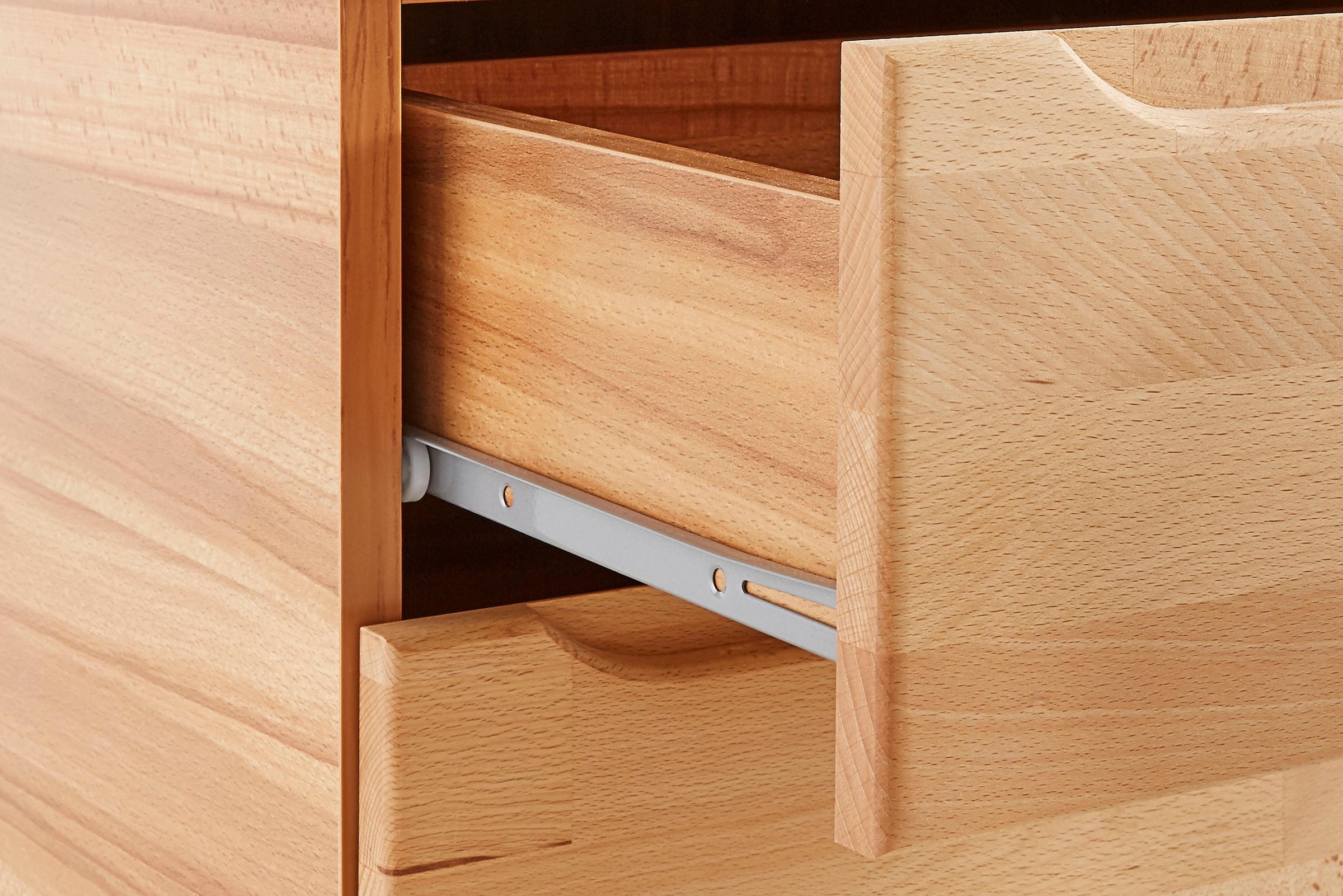 Home affaire Highboard »Vetro,150cm breit,40 cm tief,Fronten Massivholz,9 Fächer« Kernbuche massiv, Holzwerkstoff, 3Türen,6 Schubladen, Griffmulden