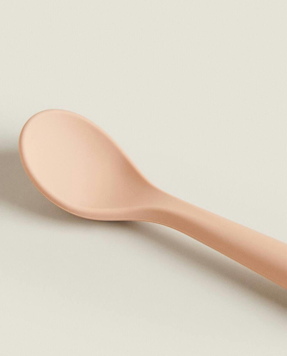 COLHER DE SILICONE EM FORMATO DE MORCEL