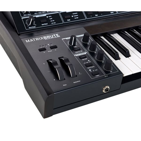 Arturia MatrixBrute Noir