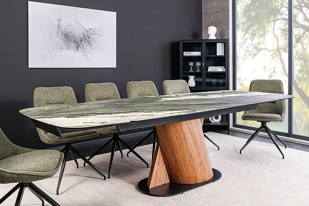 Ausziehbarer Esstisch ELEMENTS 180-260cm taupe grau spanische Keramik Walnuss Gestell