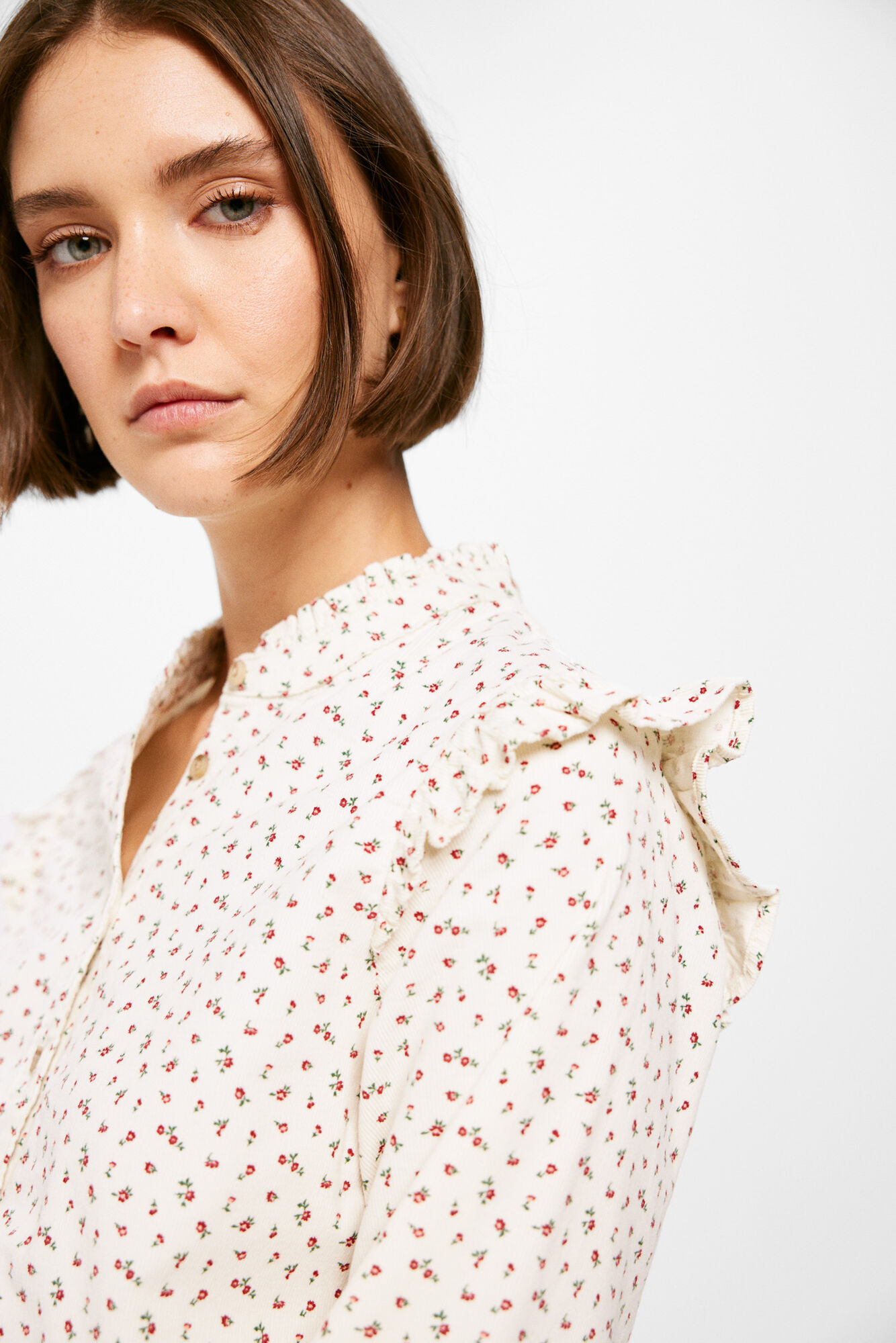 Blusa giratória de ombro a ombro em veludo cotelê