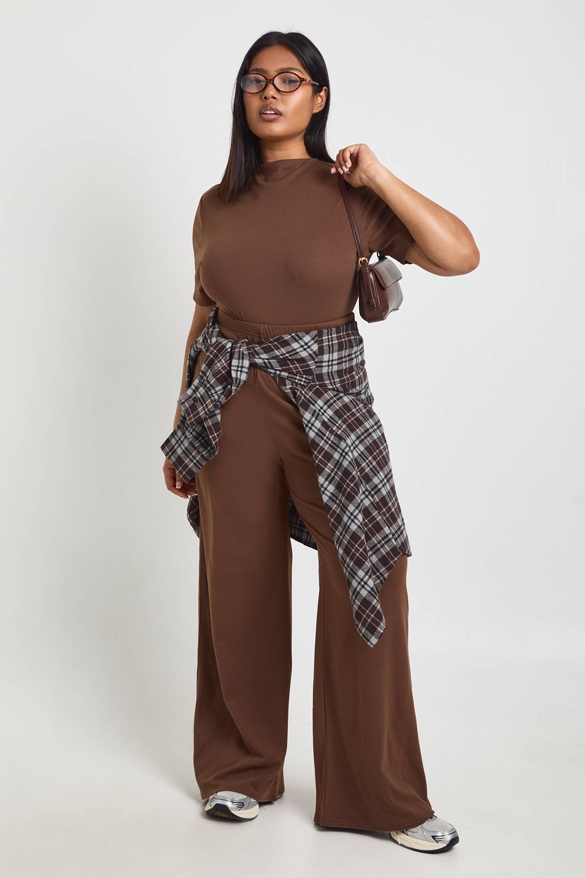 boohoo Body Grande Taille À Manches Courtes En Tissu Ultra Doux Avec Encolure Intégrée