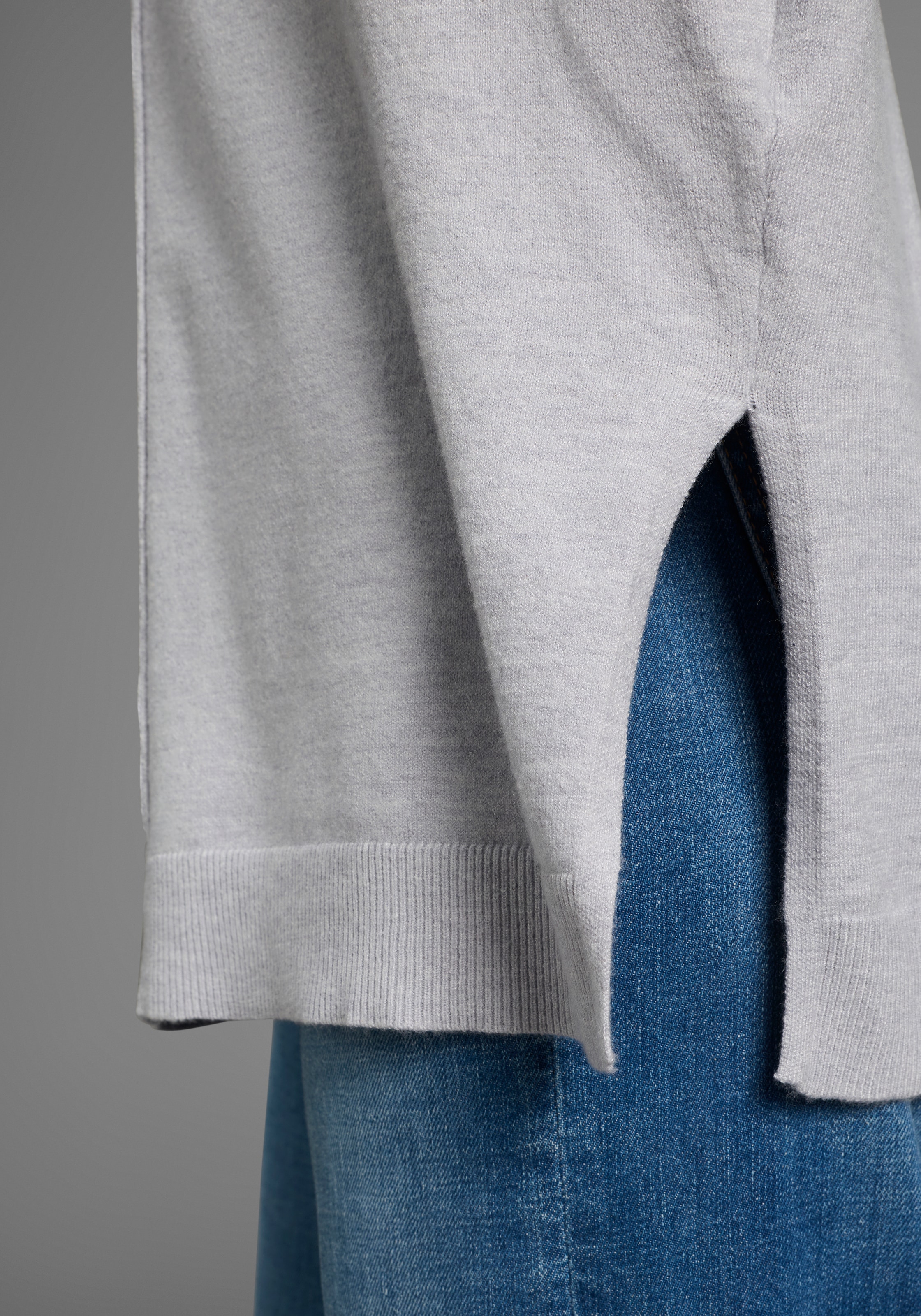 Laura Scott Longpullover , Feinstrick in lockerer Form mit seitlichen Schlitzen