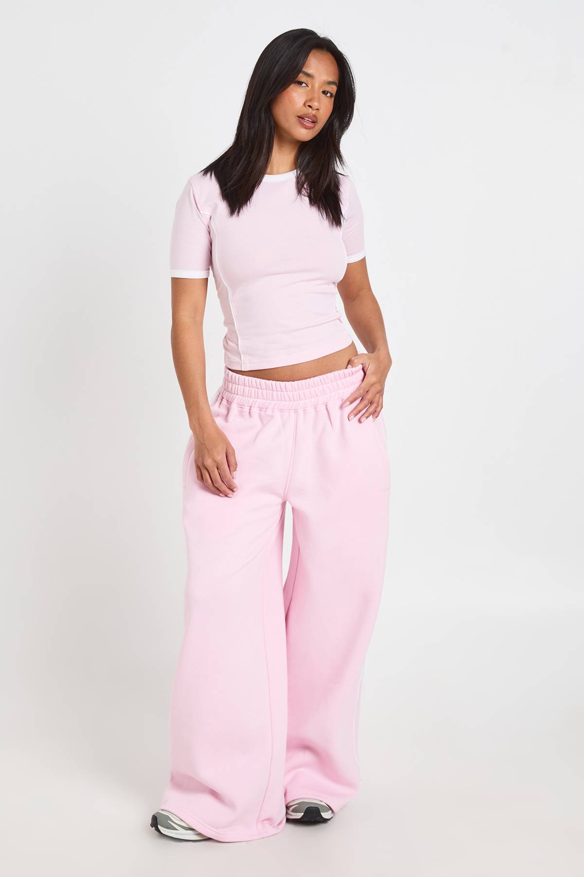 boohoo Ensemble Petite T-shirt À Détail De Passepoil Et Jogging À Jambe Droite