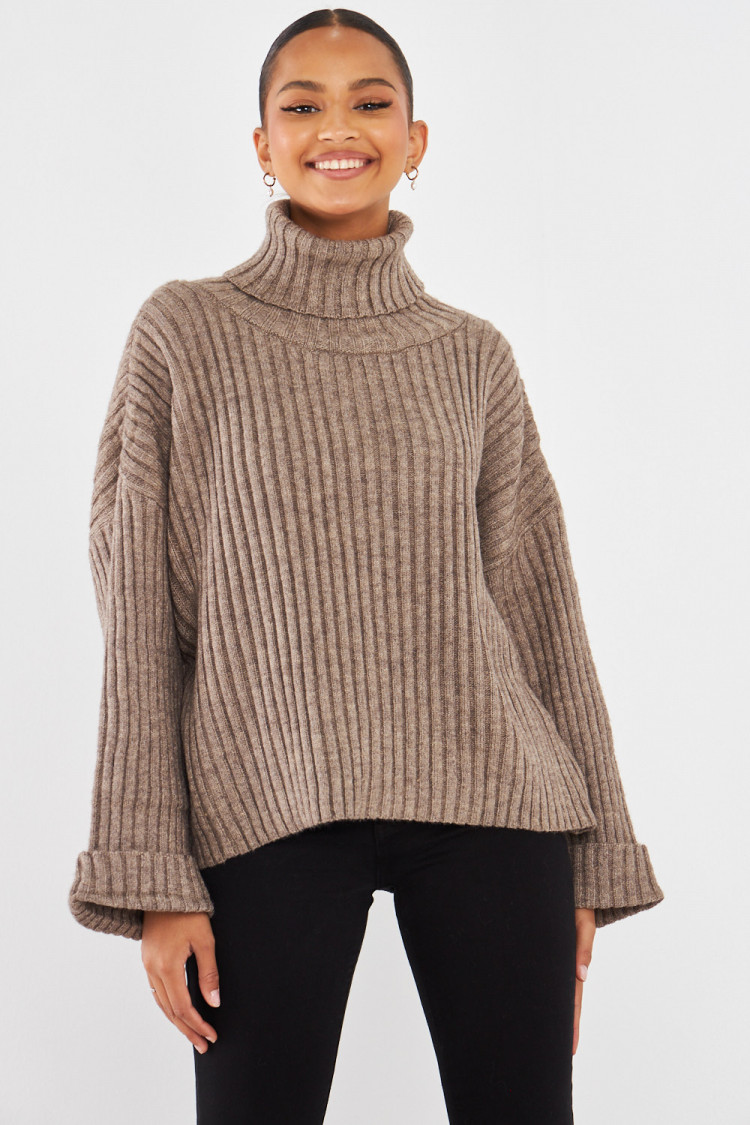 Pull côtelé à col roulé taupe